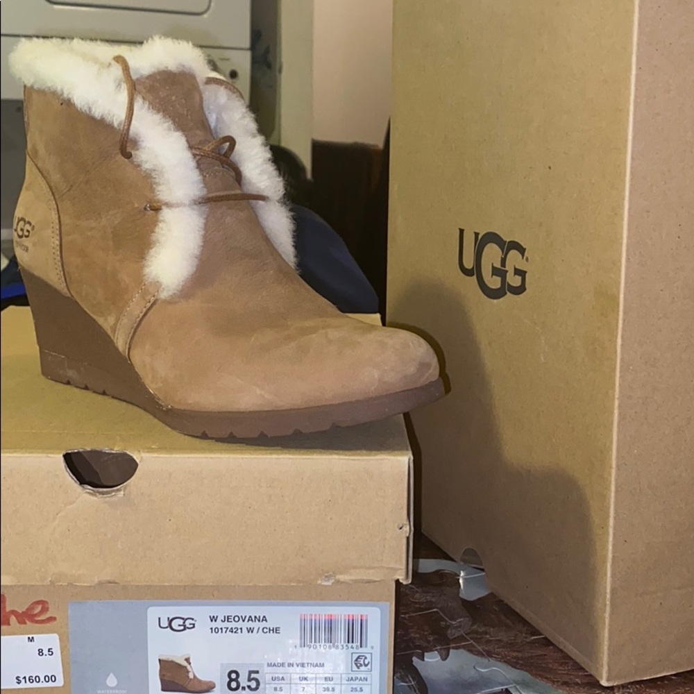 UGG Boots // Jeovanna Chestnut